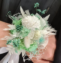 Load image into Gallery viewer, Everlasting flowers mint green &amp; white corsage - School formal / Wedding
