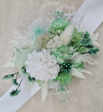 Load image into Gallery viewer, Everlasting flowers mint green &amp; white corsage - School formal / Wedding
