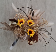 Load image into Gallery viewer, Everlasting flowers Sunflower cake topper - yellow/neutral

