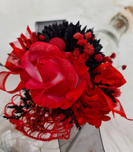 Load image into Gallery viewer, Everlasting flowers black &amp; red corsage - School formal / Wedding
