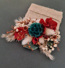 Load image into Gallery viewer, Preserved rustic style orange &amp; green pocket flowers w hessian
