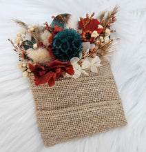 Load image into Gallery viewer, Preserved rustic style orange &amp; green pocket flowers w hessian
