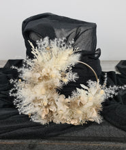 Load image into Gallery viewer, Preserved flowers cake hoop – neutral &amp; champagne gold – 5 inch
