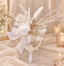 Load image into Gallery viewer, Preserved flowers - triple cake toppers / rings - White &amp; gold w roses incl Mr &amp; Mrs sign
