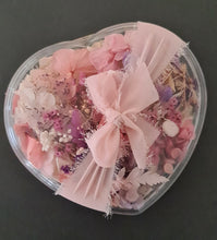 Load image into Gallery viewer, Preserved flowers in love hearth – Blush pink and purple
