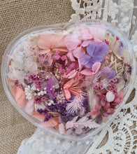 Load image into Gallery viewer, Preserved flowers in love hearth – Blush pink and purple
