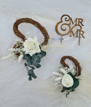 Load image into Gallery viewer, Everlasting flowers love heart cake topper 2 x incl Mr &amp; Mrs topper – green &amp; white
