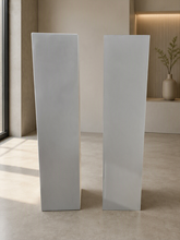 Load image into Gallery viewer, Plinth Acrylic white (25 x 25) - 110cm - HIRE ONLY

