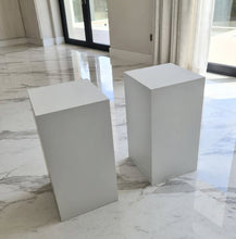 Load image into Gallery viewer, Plinth Acrylic white (25 x 25) - 50cm - HIRE ONLY
