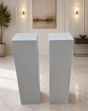 Load image into Gallery viewer, Plinth Acrylic white (25 x 25) - 90cm - HIRE ONLY
