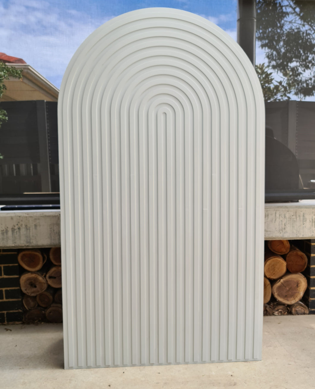 White ripple arch backdrop – 2.1m tall - HIRE ONLY