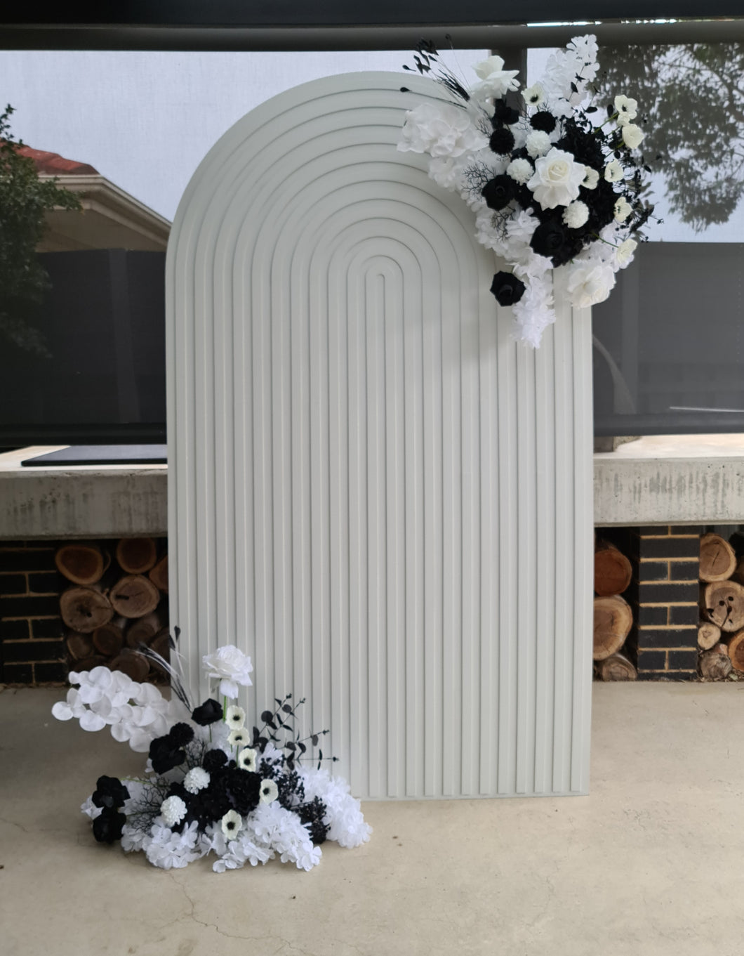 Ripple Arch / Backdrop & black and white flowers - HIRE ONLY