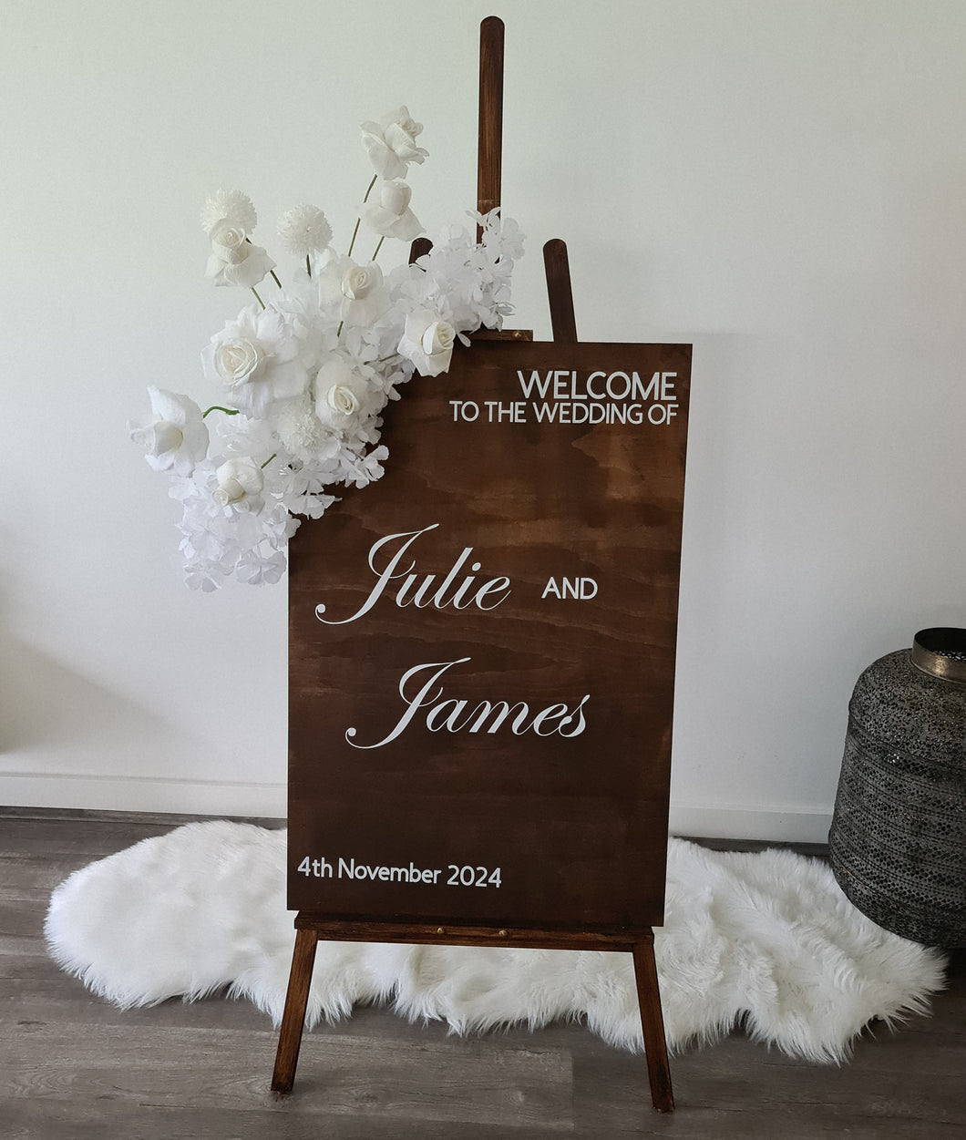 Rustic wooden easel with white flowers - Welcome sign - HIRE ONLY