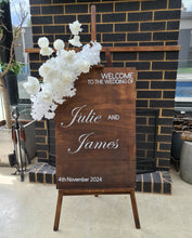 Load image into Gallery viewer, Rustic wooden easel with white flowers - Welcome sign - HIRE ONLY
