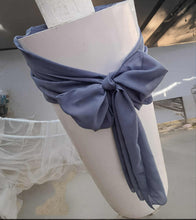 Load image into Gallery viewer, White &amp; blue double circle backdrop package w flowers and plinth - HIRE ONLY
