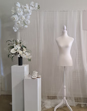 Load image into Gallery viewer, Bridal Preparation Room – Deluxe - HIRE ONLY
