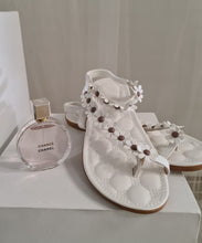 Load image into Gallery viewer, Bridal Preparation Room – Deluxe - HIRE ONLY
