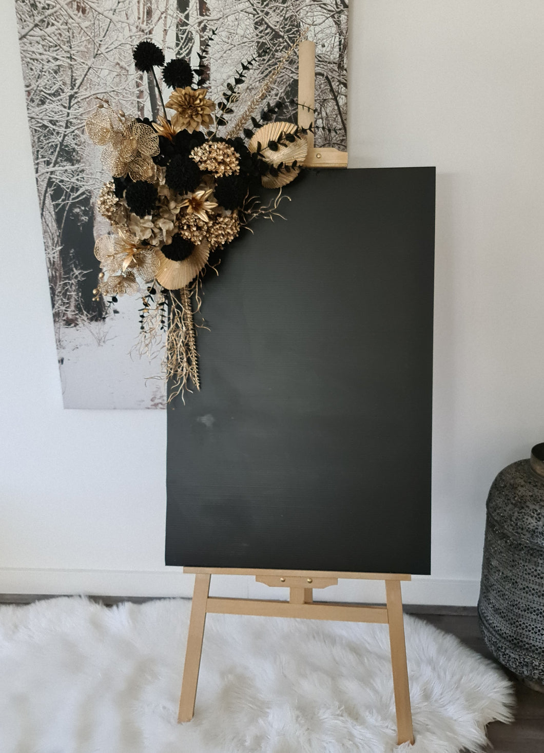 Black & Gold Welcome sing - Flowers & Easel - HIRE ONLY