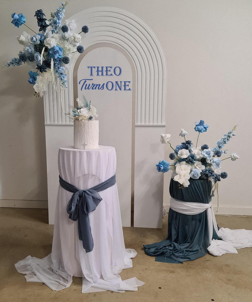 Double arch / backdrop 2 x white blue flowers & plinths Package - HIRE ONLY