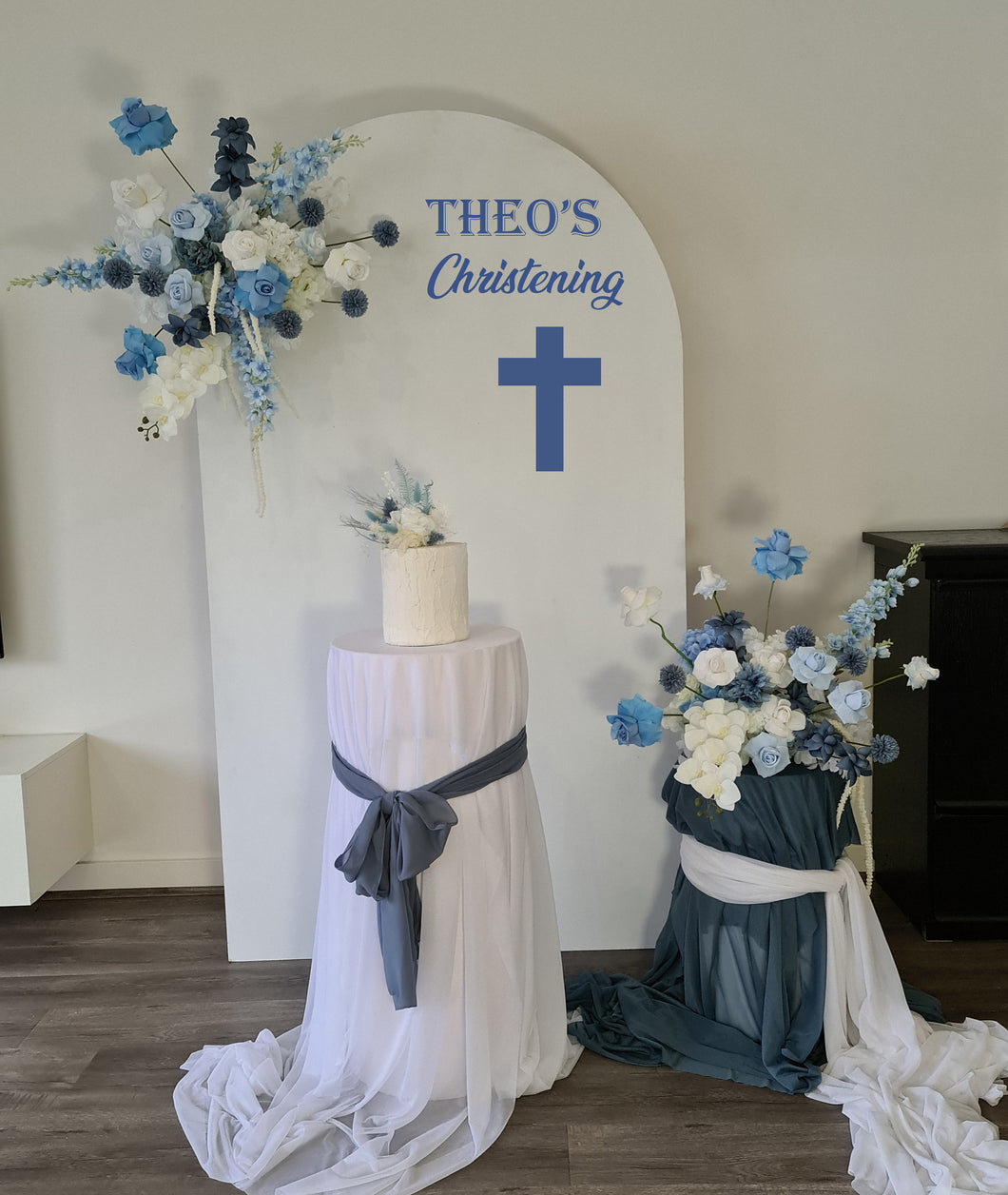 Plain arch / backdrop 2 x white blue flowers & plinths Package - HIRE ONLY
