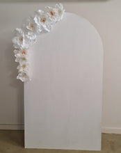 Load image into Gallery viewer, Plain arch / backdrop &amp; white flowers - HIRE ONLY
