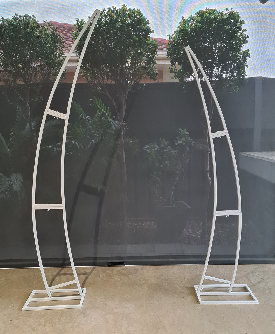 Set of 2 White Curved backdrop Metal arch frame - HIRE ONLY