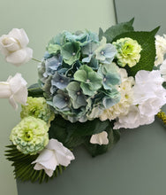 Load image into Gallery viewer, Green &amp; white welcome sign – flowers &amp; easel - HIRE ONLY
