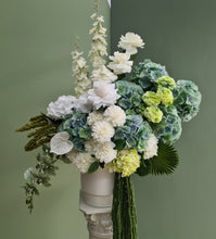 Load image into Gallery viewer, Green &amp; white – 2 x backdrops &amp; 2 x flowers + flower stand + cake stand – Advanced package No 2 - HIRE ONLY
