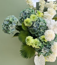 Load image into Gallery viewer, Green &amp; white – 2 x backdrops &amp; 2 x flowers + flower stand + cake stand – Advanced package No 2 - HIRE ONLY
