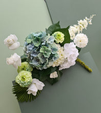 Load image into Gallery viewer, Green &amp; white – 2 x backdrops &amp; 2 x flowers + welcome sign – Advanced package No 1 - HIRE ONLY
