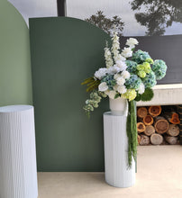 Load image into Gallery viewer, Green &amp; white – 2 x backdrops &amp; 2 x flowers + flower stand + cake stand – Advanced package No 2 - HIRE ONLY
