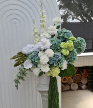 Load image into Gallery viewer, White &amp; green – 2 x backdrops &amp; 2 x flowers – Basic Package - HIRE ONLY
