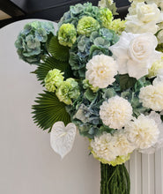 Load image into Gallery viewer, White &amp; green – 2 x backdrops &amp; 2 x flowers – Basic Package - HIRE ONLY
