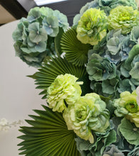 Load image into Gallery viewer, White &amp; green – 2 x backdrops &amp; 2 x flowers + welcome sign – Advanced Package - HIRE ONLY
