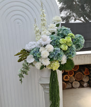 Load image into Gallery viewer, White &amp; green – 2 x backdrops &amp; 2 x flowers + welcome sign – Advanced Package - HIRE ONLY
