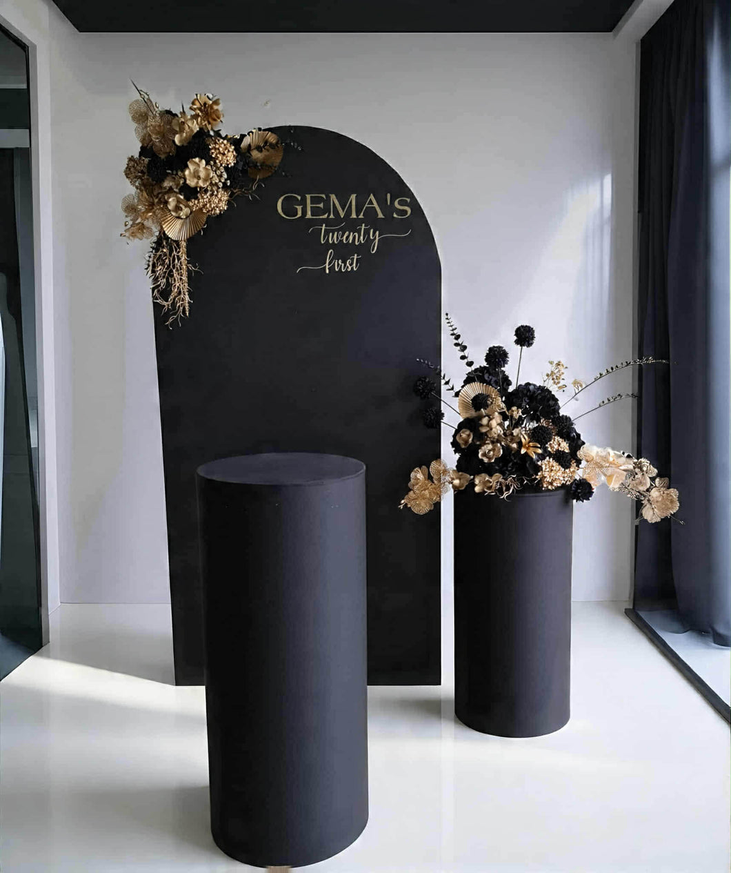 Black arch backdrop, 2 x black & gold flowers & 2 x black plinths - HIRE ONLY