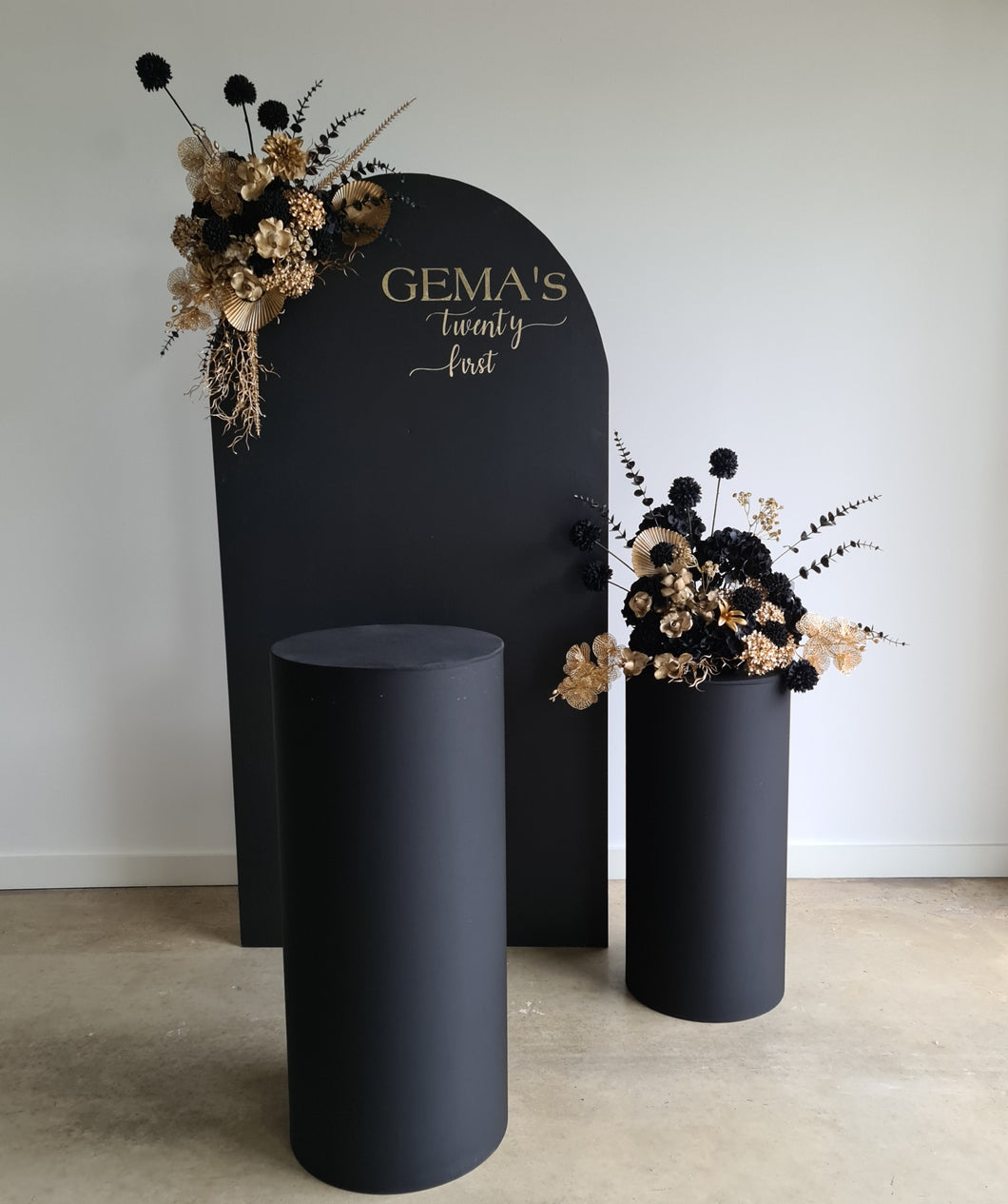 Black arch backdrop, 2 x black & gold flowers & 2 x black plinths - HIRE ONLY