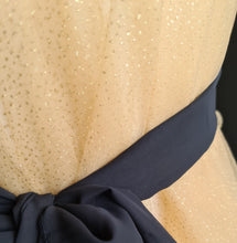 Load image into Gallery viewer, Black arch backdrop, 2 x black &amp; gold flowers &amp; 2 x black plinths - HIRE ONLY

