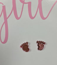 Load image into Gallery viewer, Baby shower – GENDER REVEAL – blue / pink welcome sign (easel, board &amp; balloons) - HIRE ONLY
