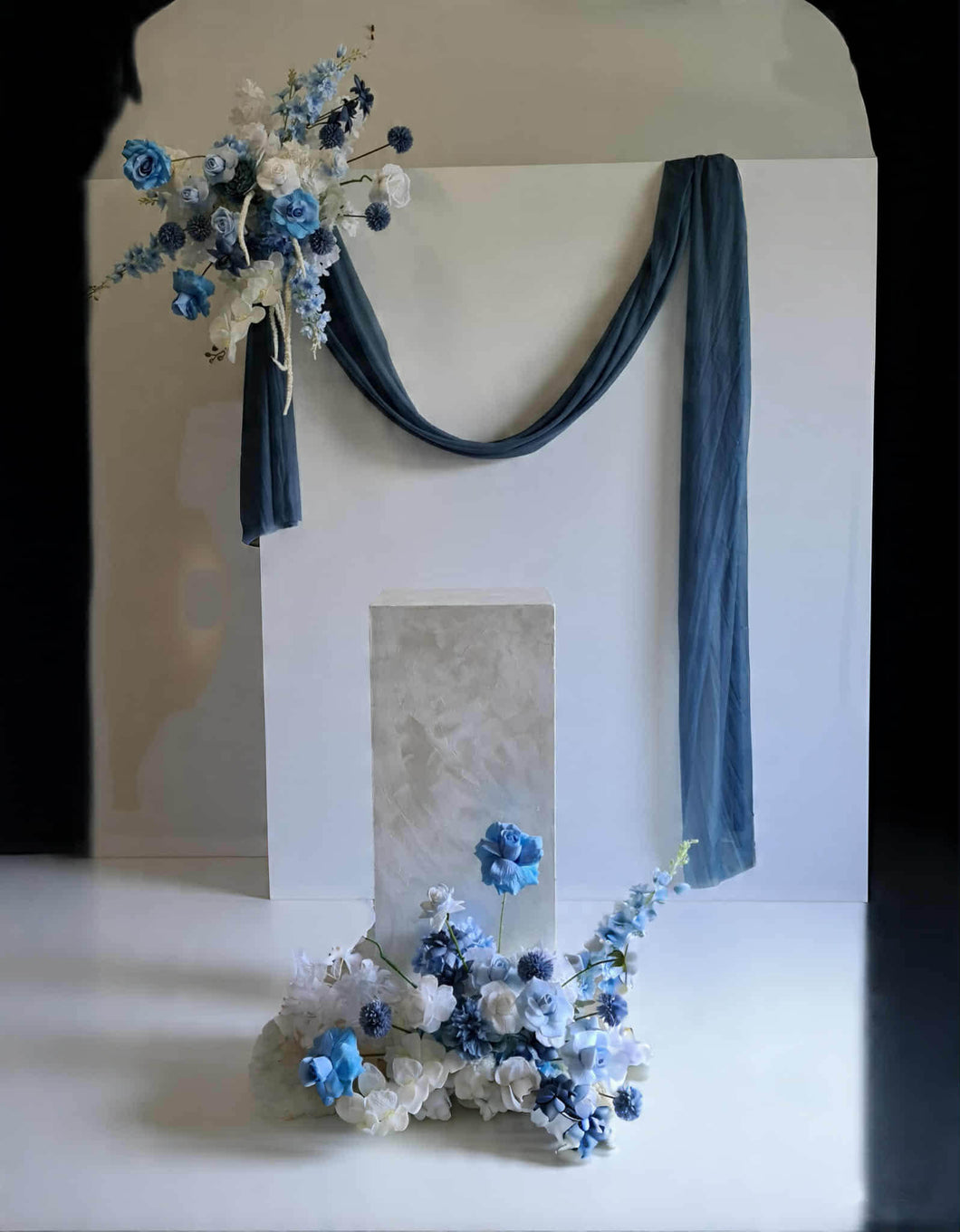 White rectangular backdrop 2.1m, 2 x blue flowers & cake stand - HIRE ONLY