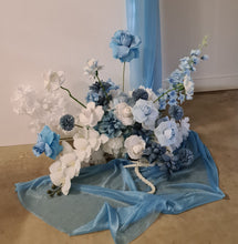 Load image into Gallery viewer, 2 x rectangular backdrop, 2 x blue flowers &amp; cake stand - HIRE ONLY
