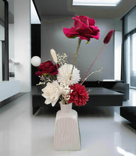 Load image into Gallery viewer, Red &amp; white table flowers centrepieces - HIRE ONLY
