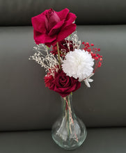 Load image into Gallery viewer, Red &amp; white table flowers centrepieces - HIRE ONLY
