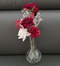 Load image into Gallery viewer, Red &amp; white table flowers centrepieces - HIRE ONLY
