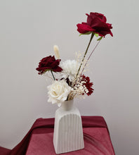 Load image into Gallery viewer, Red &amp; white table flowers centrepieces - HIRE ONLY
