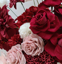 Load image into Gallery viewer, Burgundy, pink &amp; white floor / plinth flowers in white ribbed pot - HIRE ONLY
