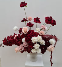 Load image into Gallery viewer, Burgundy, pink &amp; white floor / plinth flowers in white ribbed pot - HIRE ONLY
