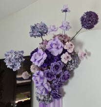 Load image into Gallery viewer, 1.8m foldable arch &amp;&nbsp; 2 x purple / violet flowers &amp; cake stand – Deluxe Package - HIRE ONLY
