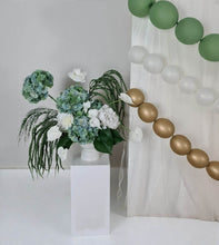 Load image into Gallery viewer, Popular Green &amp; white flowers Set up – Option 10 - HIRE ONLY
