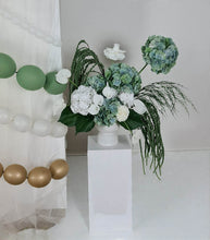 Load image into Gallery viewer, Popular Green &amp; white flowers Set up – Option 10 - HIRE ONLY
